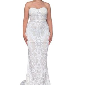Elegant White Strapless Lace Dress
